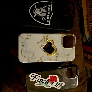 I am selling iPhone 14 cases I got a new phone so these dont fit